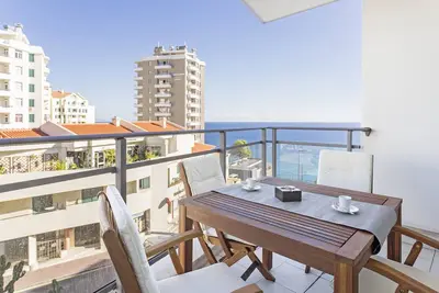 Image de Rodamar I, la promenade, la plage et la vue sur la mer