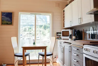 Image de Belle maison de 4 chambres à Eivindvik