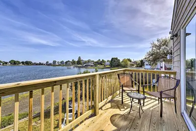 Image de Nouveau! Waterfront Portsmouth House - De minutes Ă Newport