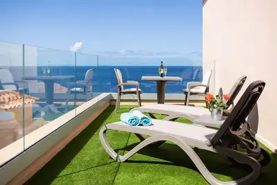 Image de Retraite romantique avec Wifi gratuit en position privilégiée avec une vue imprenable
