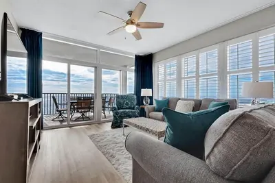 Image de Wow Vues! Récemment redécoré! 3 maîtres! 2 K Master Suites et 2 suites Queen