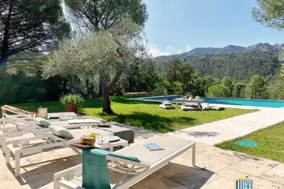 Image de Casa Maravilla dans le Golf Costa Brava avec piscine à débordement privée.