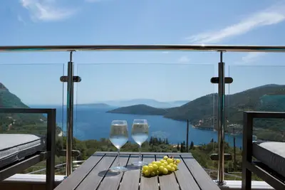 Image de Luxe villa de 6 chambres avec vue imprenable sur la mer Ionienne à Mikros Gialos