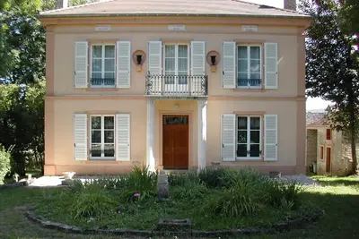 Image de Villa Francois Sugier (1853)\nCoeur de Bourgogne