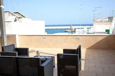 Image de Appartement caractéristique à Monopoli pour six personnes avec vue imprenable sur la mer