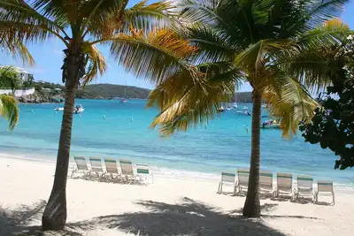 Image de Belle communauté fermée sur une plage semi-privée!