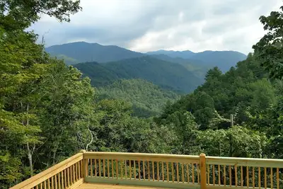 Image de Retraite de montagne sereine avec vue imprenable sur les gorges de Nantahala!