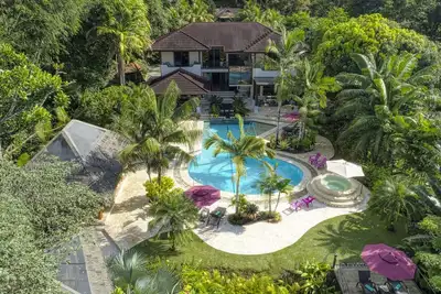 Image de Luxe et confort dans votre propre complexe tropical