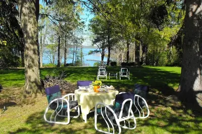 Image de Romantique lac Seneca vin Trail Getaway / Hot Tub / Animaux acceptés
