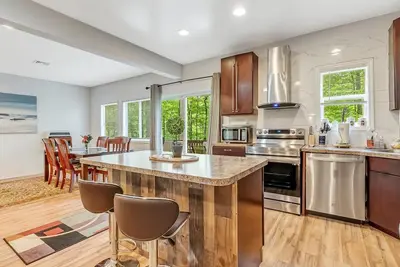 Image de Grande Maison De 5 Chambres Et 4 Chambres Avec 2 Bains Wrlpl, Ca, Table De Piscine Et Proche De Camelbeach