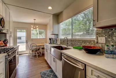 Image de Nouvellement rénové Home & Casita sur Main St dans la vieille ville de Cottonwood!