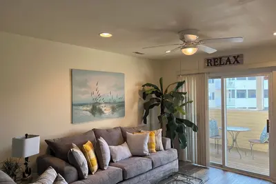 Image de Belle 2br 2ba Condo w / Pool près de la plage et Shopping