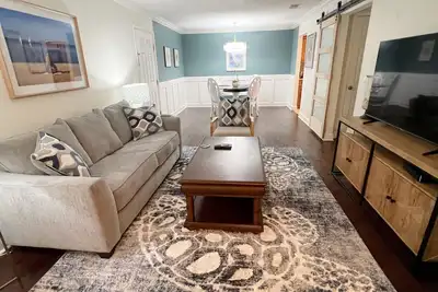 Image de Meilleur emplacement de plain-pied Luxe Gated South Condo Pool, Tennis, Fitness