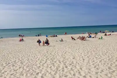 Image de Mayflower Beach! 5 Chambre Waterview Accueil W / Central A / C accross de la plage