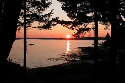 Image de Afterglow - La beauté du coucher de soleil sur une vue spectaculaire sur l'océan et une plage privée