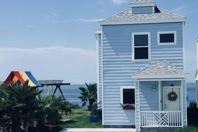 Image de Nouvelle maison unifamiliale juste sur la baie, dans un quartier fermé. Le séjour parfait! ! !
