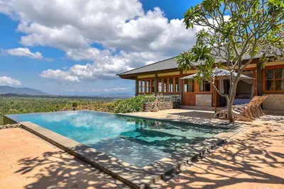 Image de Villa Naga, Villa privée avec une grande piscine à débordement et des vues spectaculaires