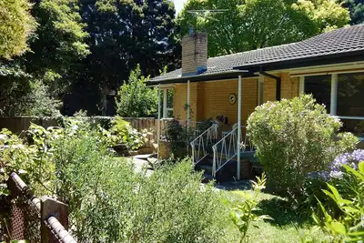 Image de Laurel House, peaceful suburban retreat in the heart of leafy Blackburn.