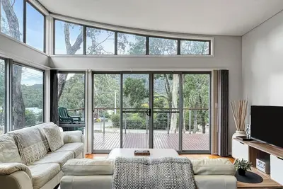 Image de Aztec Escape - Maison moderne de 2 chambres à coucher à Halls Gap avec feu de bois