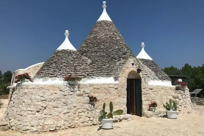 Image de Trullo magnifiquement restauré niché au coeur de la vallée d'Itria