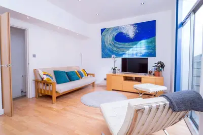 Image de Modern Classic 2 Bed 2 Bath * Emplacement central fantastique *