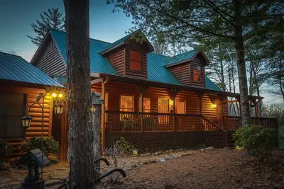 Image de Très privé! 5Bed Luxury Lodge❤-Fire Pit, Hot Tub, Media / GameRoom, Animaux acceptés