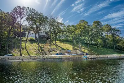 Image de Belle Lakehouse avec quai privé sur Apple Canyon Lake!