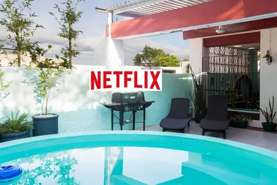 Studio avec piscine partagée, Netflix, etc. du centre de la ville