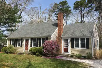 Image de Nouveau chez Home Away & Vrbo! Maison confortable près de la plage de lumière Nauset
