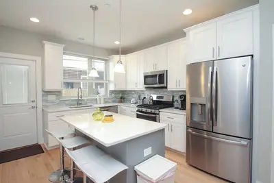 Image de Maison du centre-ville remarquable! Toit-terrasse! 2-16 personnes +! Free St. Parking!