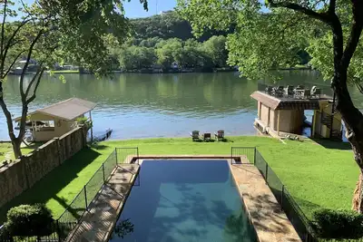 Image de Domaine De L'Eau Front Lake Austin