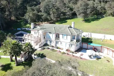 Image de 5 Acre Mountain Retreat dans les montagnes Serene Santa Cruz