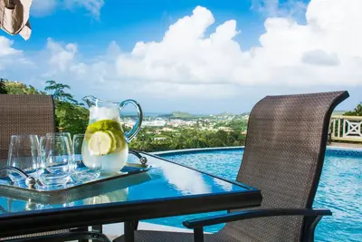 Image de Simply Heavenly! ! ! Grand appartement à deux chambres avec piscine immense