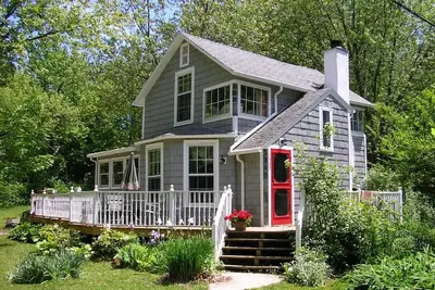 Image de Peaceful Lakeshore Setting