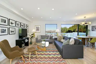 Image de Tout Neuf spacieuse 2 Br, 2 1/2 Ba avec des vues panoramiques. Bail mensuel flexible