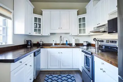 Image de Maison accueillante et spacieuse loin de la maison avec balcon, à quelques pas du golf et du tennis