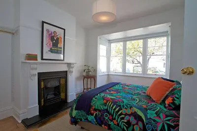 Image de Impressionnante maison de 4 chambres au coeur de Hobart Nord. Wifi, Netflix.