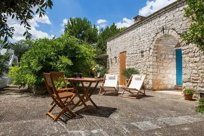 Image de Trulli authentiques et charmants dans la campagne de Monopoli