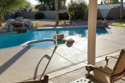 Image de Piscine chauffée et spa privés - Putting Green - Grand jardin - Très bien situé