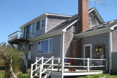 Image de Monhegan Island Retreat - Spacieux, 4 chambres, cheminée, terrasses et vues!