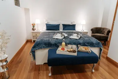Image de Apt avec 2 lits King Size Idéal pour une famille / couples - Authentic Porto Apartments