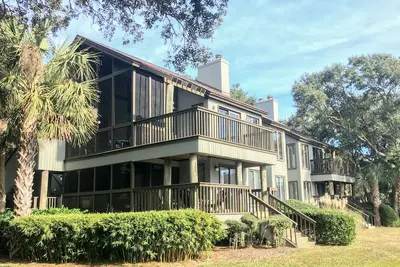 Image de Parkside de luxe sur le lac avec privilèges Resort inclus