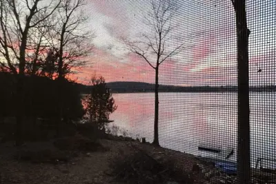 Image de Propriété au bord du lac Pristene - charmante, calme et rustique pour les amoureux de la nature.