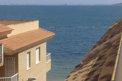 Image de Appartement neuf de haute qualité 65m2 d'une chambre à coucher. 20m de la plage. Wifi gratuit.