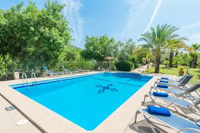 Image de Maison de campagne en pierre avec piscine privée et vue magnifique