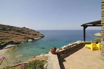 Appartement de luxe isolé au bord de la mer au bord de la plage