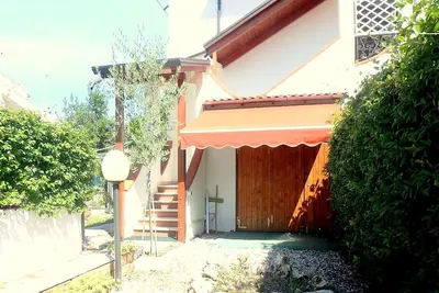 Image de Petite maison avec air conditionné et jardin confortable Va