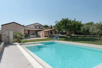Image de Villa avec piscine, vue sur la campagne et vue sur la mer