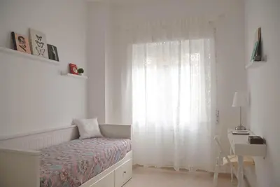 Belles journées à Ostie. Appartement confortable, calme et lumineux, proche du métro