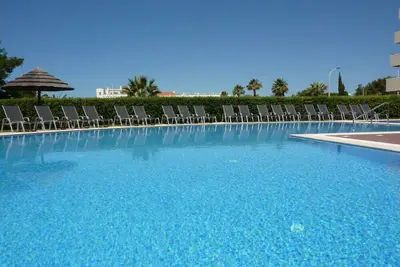 Image de Excellente et calme avec deux chambres, près de la plage, Marina et But